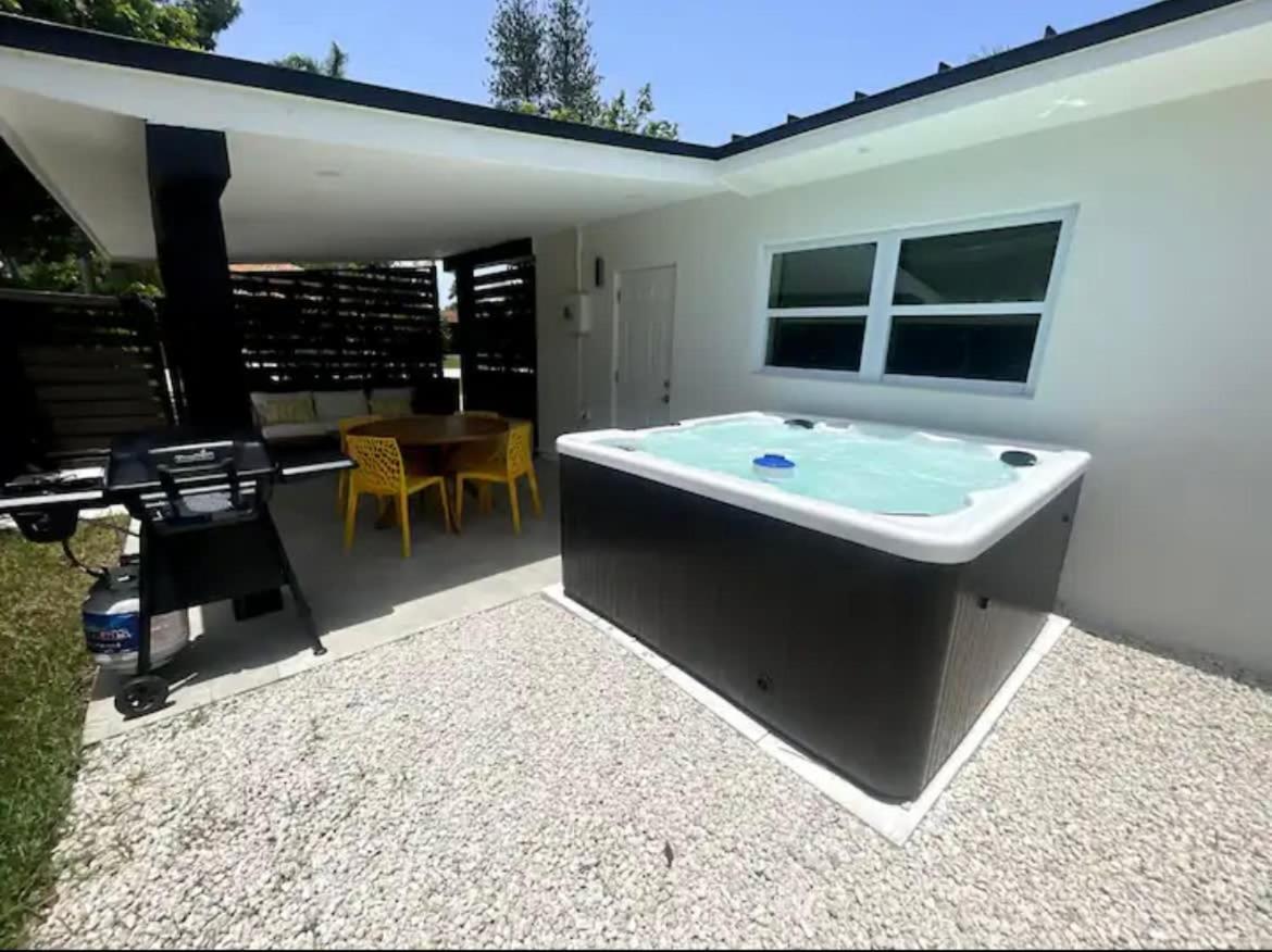 Casa Ana - Cozy Space Hot Tub And Large Fenced Yard Villa Miami Bagian luar foto